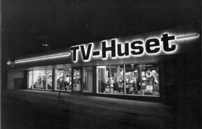 3h11_TV-Huset by night 19xx